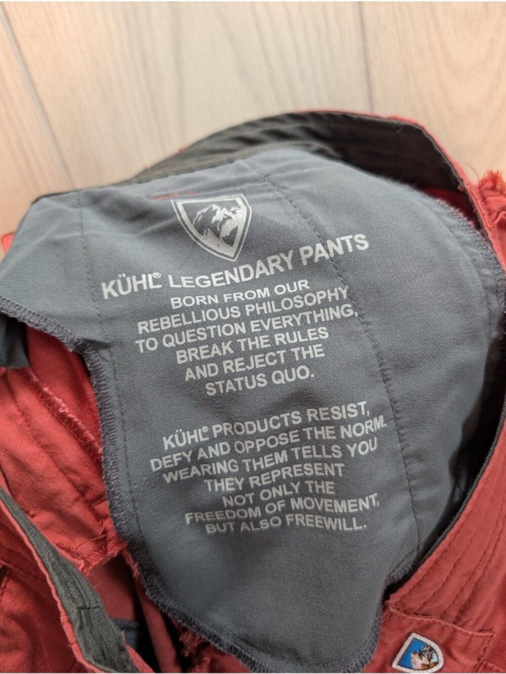 Kuhl Legendary Hiking Pants Womens 8 Red Logo Stretch Mid Rise Roll Tab Leg FLAW - Picture 9 of 11